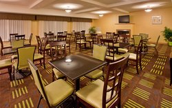  - Holiday Inn Express & Suites Kansas City - I-435, Exit 66