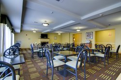  - Holiday Inn Express & Suites Kansas City - I-435, Exit 66