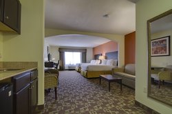  - Holiday Inn Express & Suites Kansas City - I-435, Exit 66