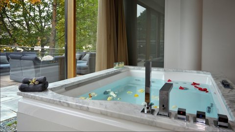 Jacuzzi