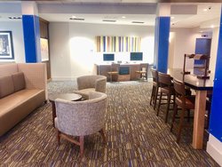  - Holiday Inn Express & Suites North Macon - I-75, Exit 172