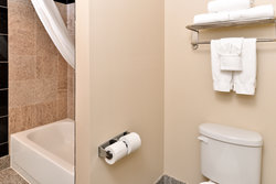  - Holiday Inn Express & Suites Lakewood - I-5, Exit 125