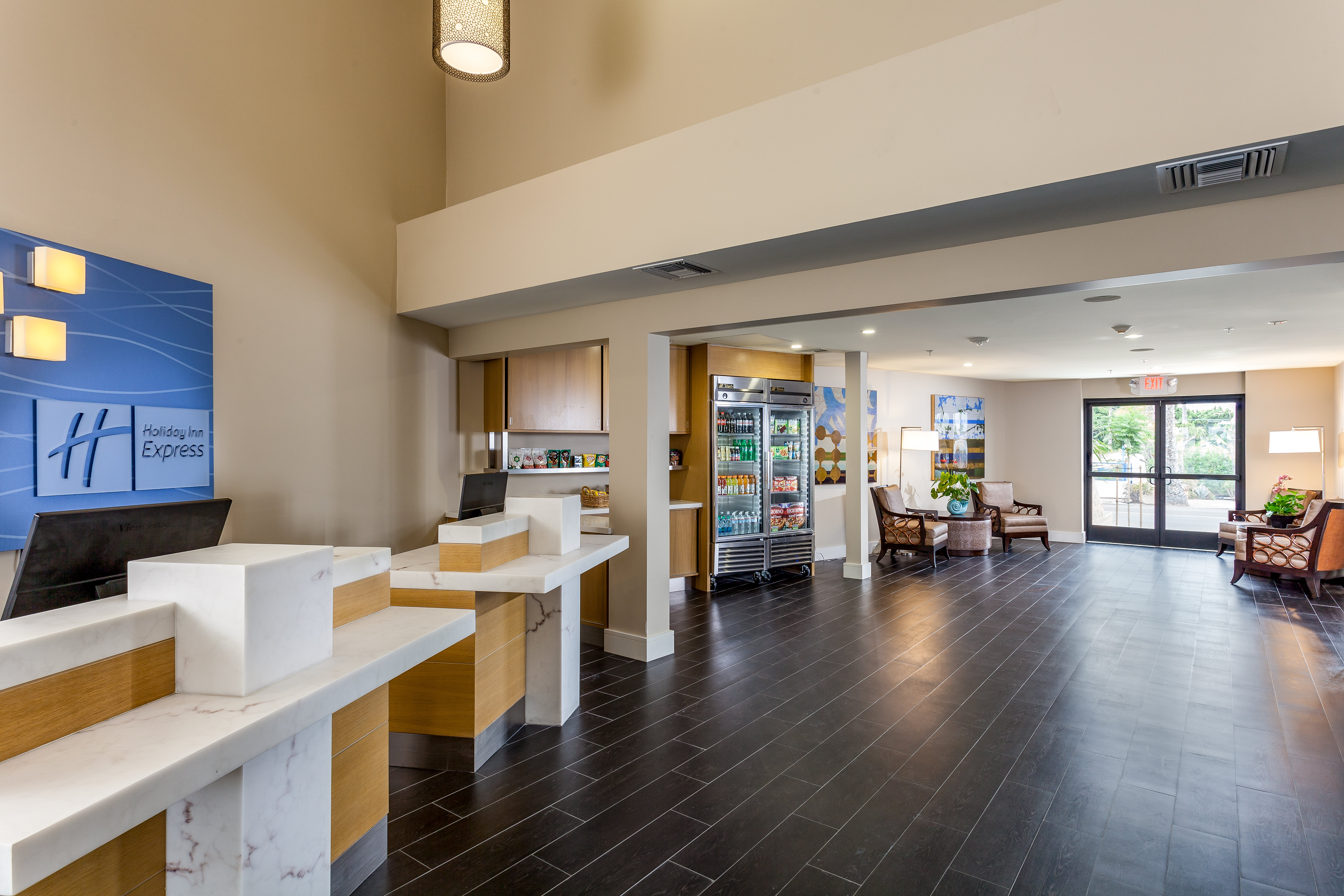 Welcome to the Holiday Inn Express & Suites La Jolla