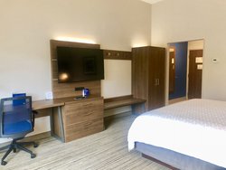  - Holiday Inn Express & Suites North Macon - I-75, Exit 172