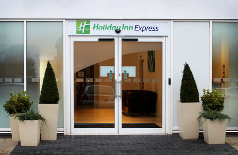 Bright and welcoming entrance