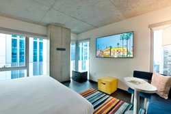  - Aloft Hotel Magnificent Mile Chicago