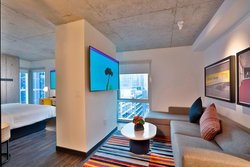  - Aloft Hotel Magnificent Mile Chicago