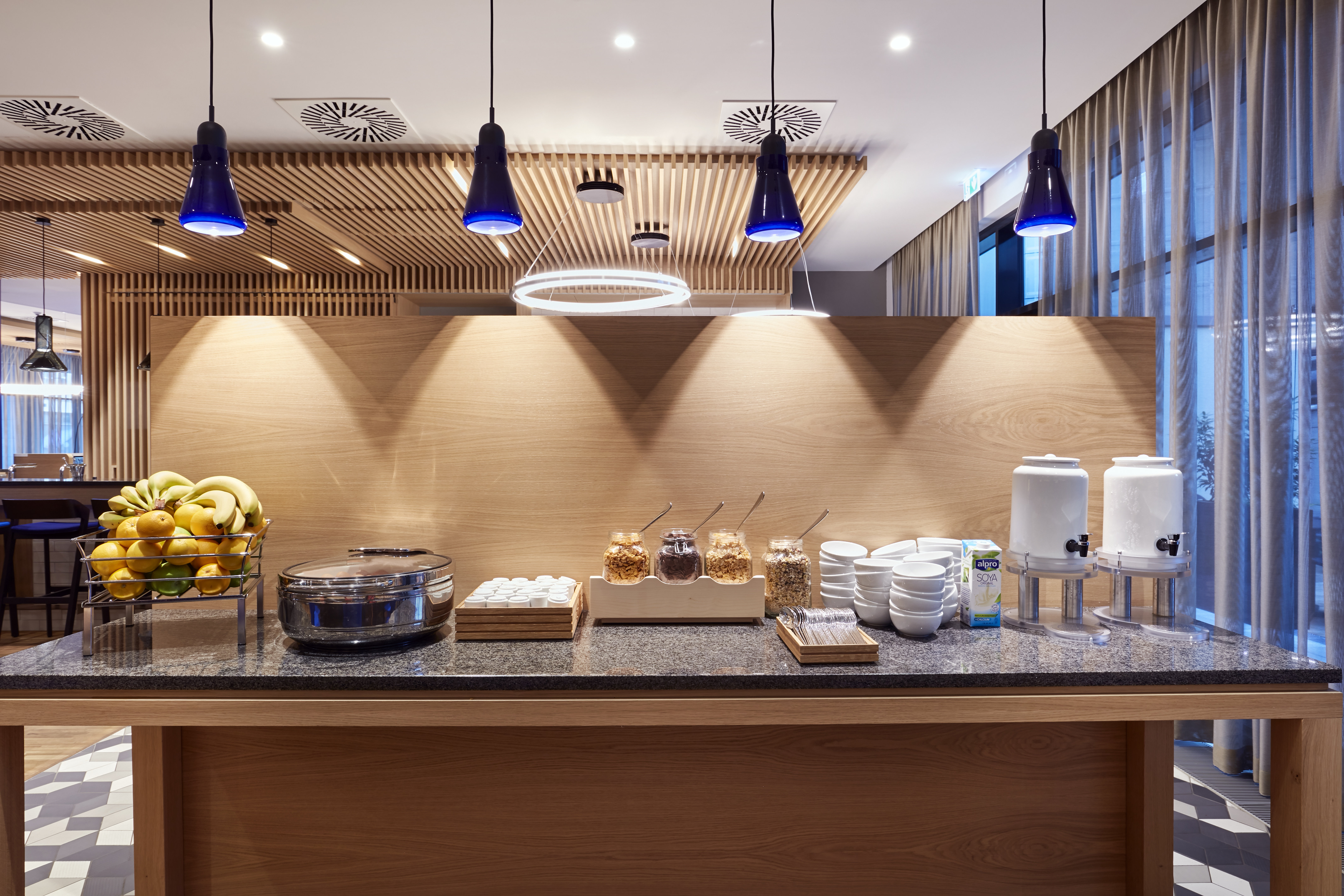 Holiday Inn Exp Alexanderplatz in Trip Canvas