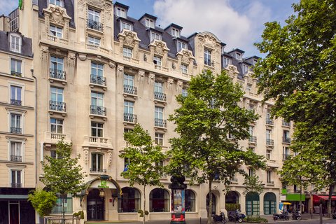 Best hotel to stay only one block from Gare de Lyon.