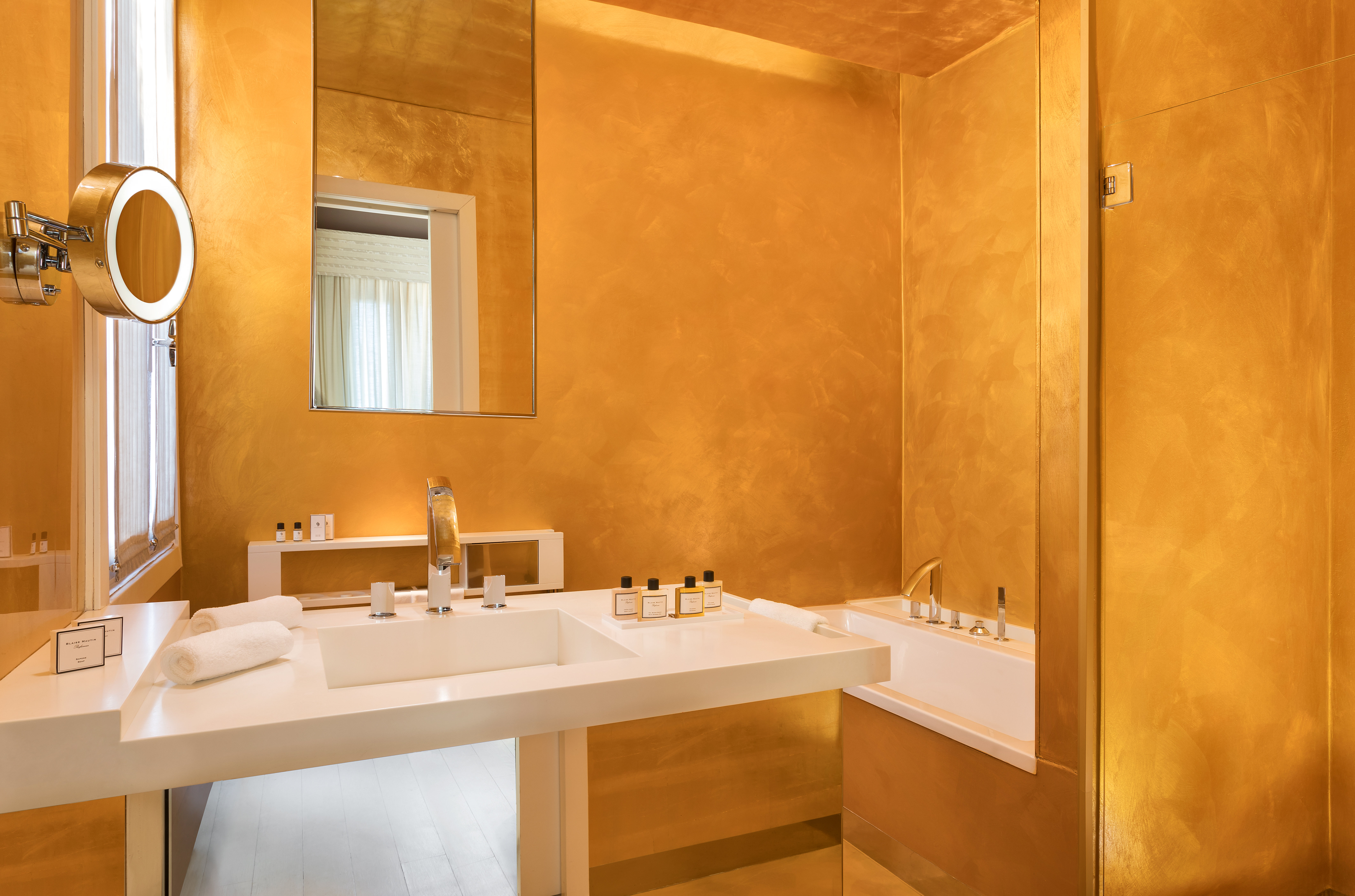 Centurion Palace-guestroom-Deluxe bathroom Room.jpg