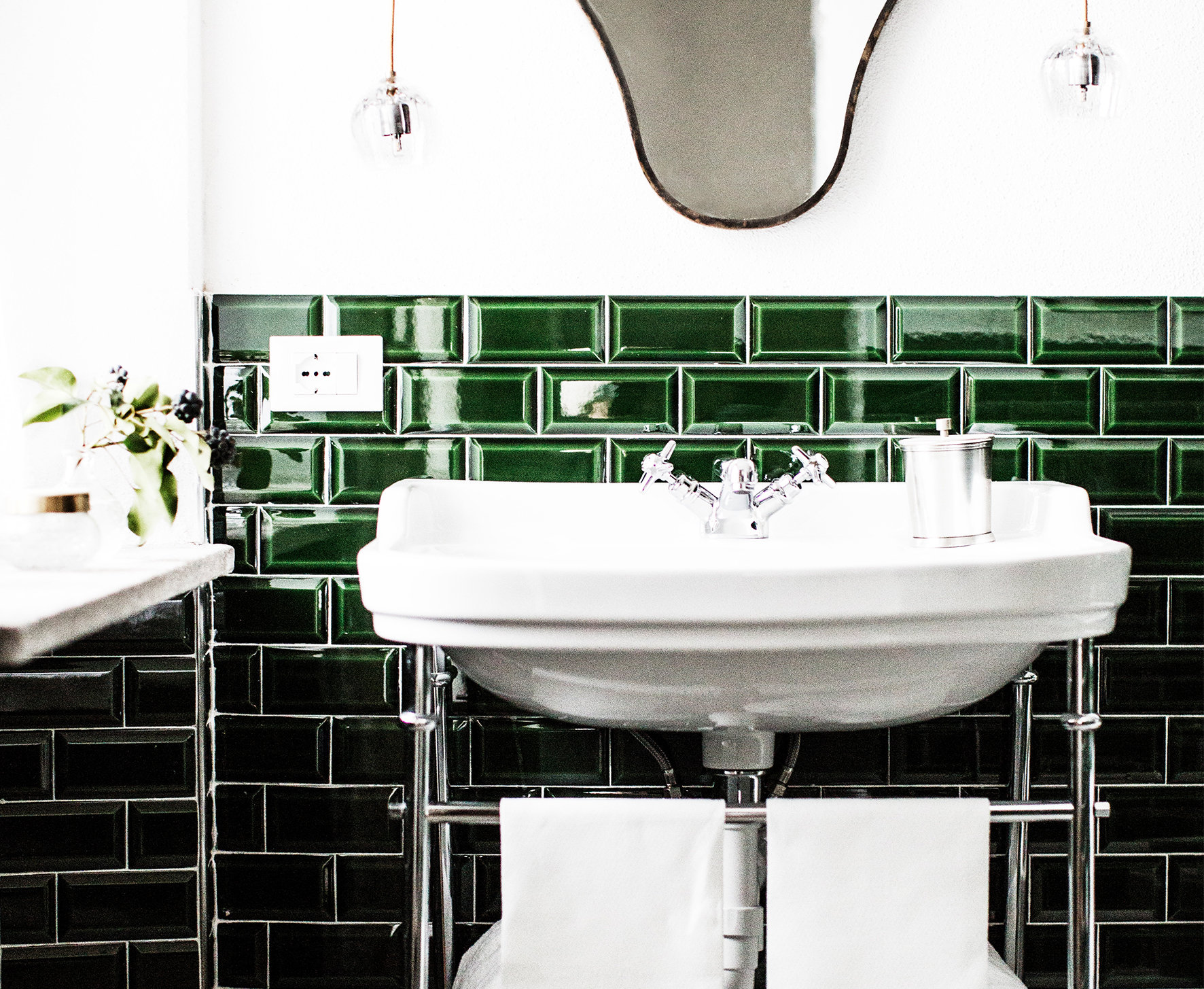 VILLA LA MADONNA-guestroom-Bathroom.jpg