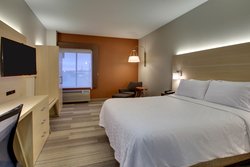  - Holiday Inn Express & Suites Cedar Rapids