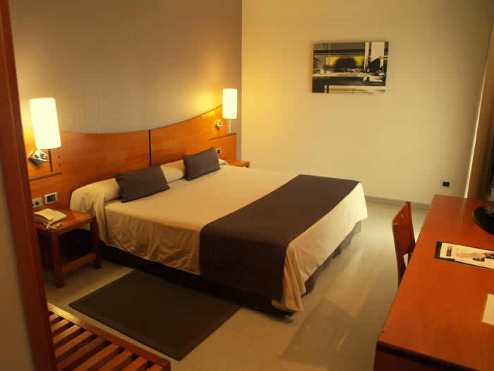 GRANOLLERS-guestroom-Room.jpg