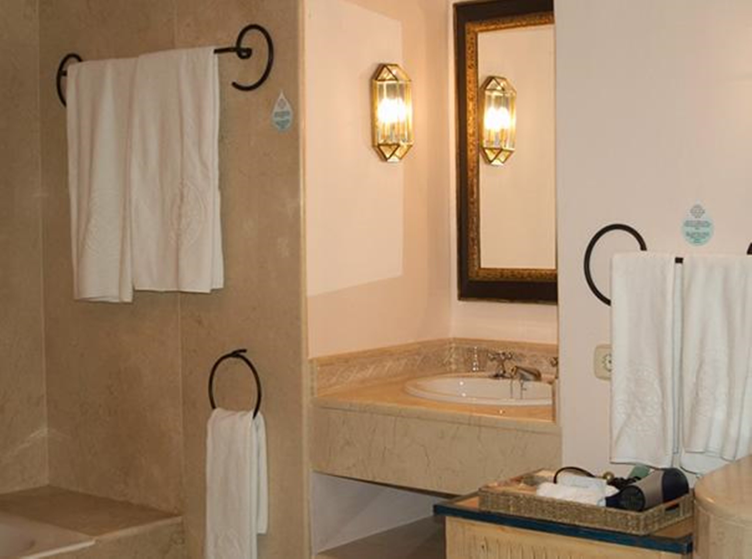 ROTANA GOLF RESORT-guestroom-Classic Double Room Bathroom.jpg
