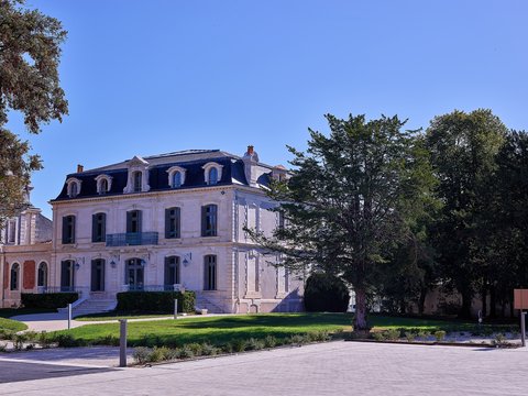 HOTEL CHAIS MONNET - Main Photo