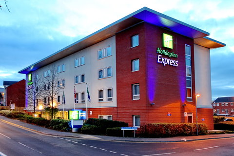 Holiday Inn Express Birmingham Redditch Hotel Exterior