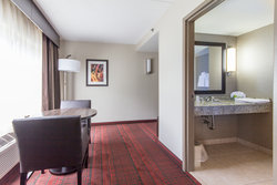  - Holiday Inn Express Auburn - I-290, Exit 12