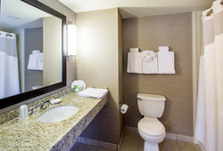  - Holiday Inn Express Auburn - I-290, Exit 12