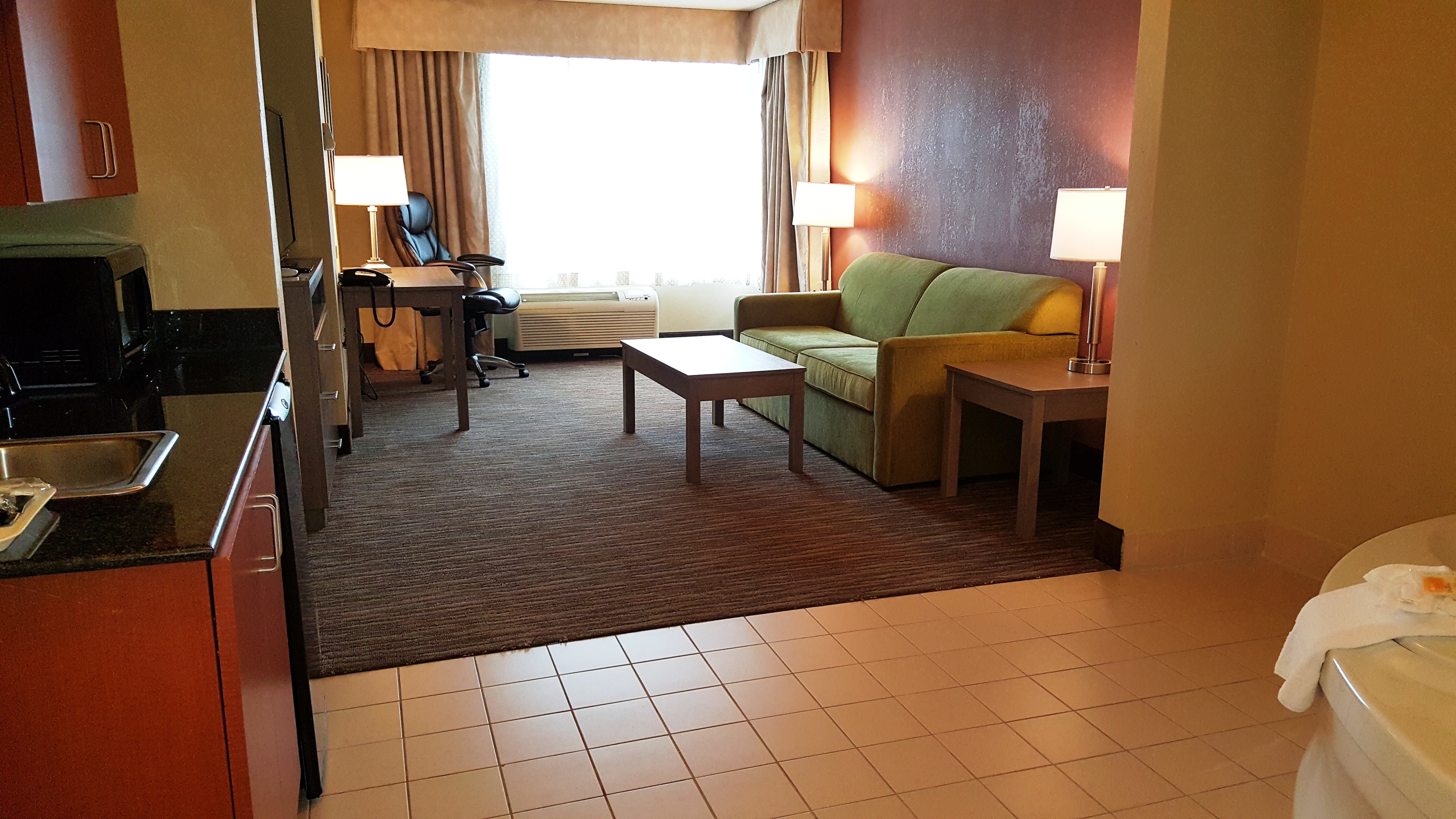 HOLIDAY INN SANTEE BY IHG-guestroom-Jacuzzi Suite.jpg
