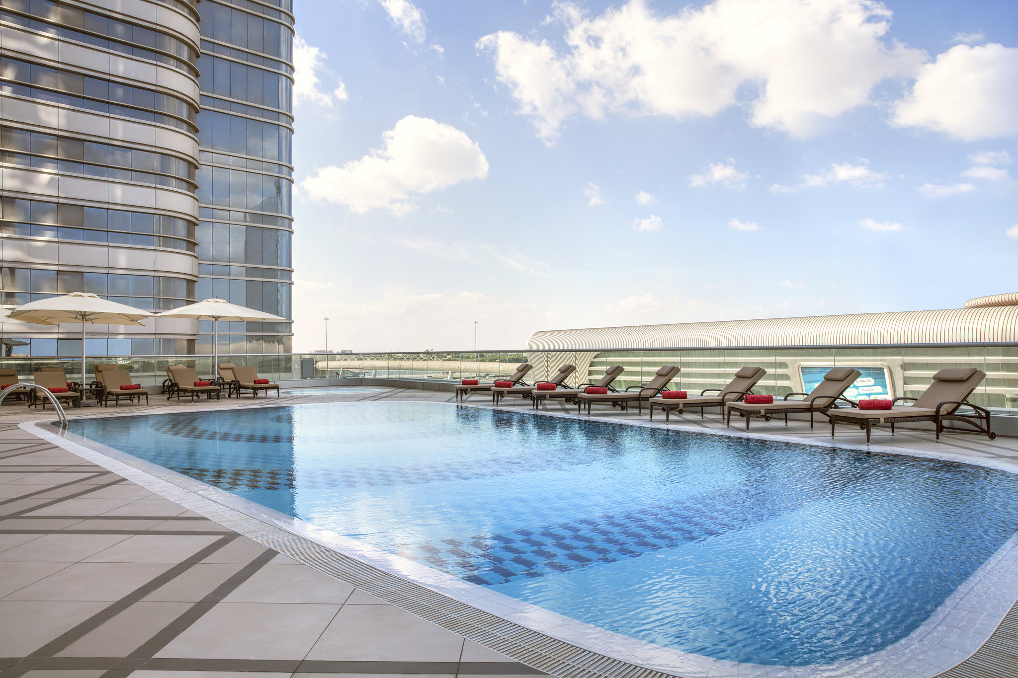 Отели абу даби 4. Rose Rayhaan by Rotana 4 Дубай. Khalidiya Palace Rayhaan Abu Dhabi 5. Парк ротана Абу Даби. Al Bandar Rotana.