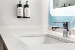  - Avid Hotel Airport Oklahoma City - I-40, Exit 144