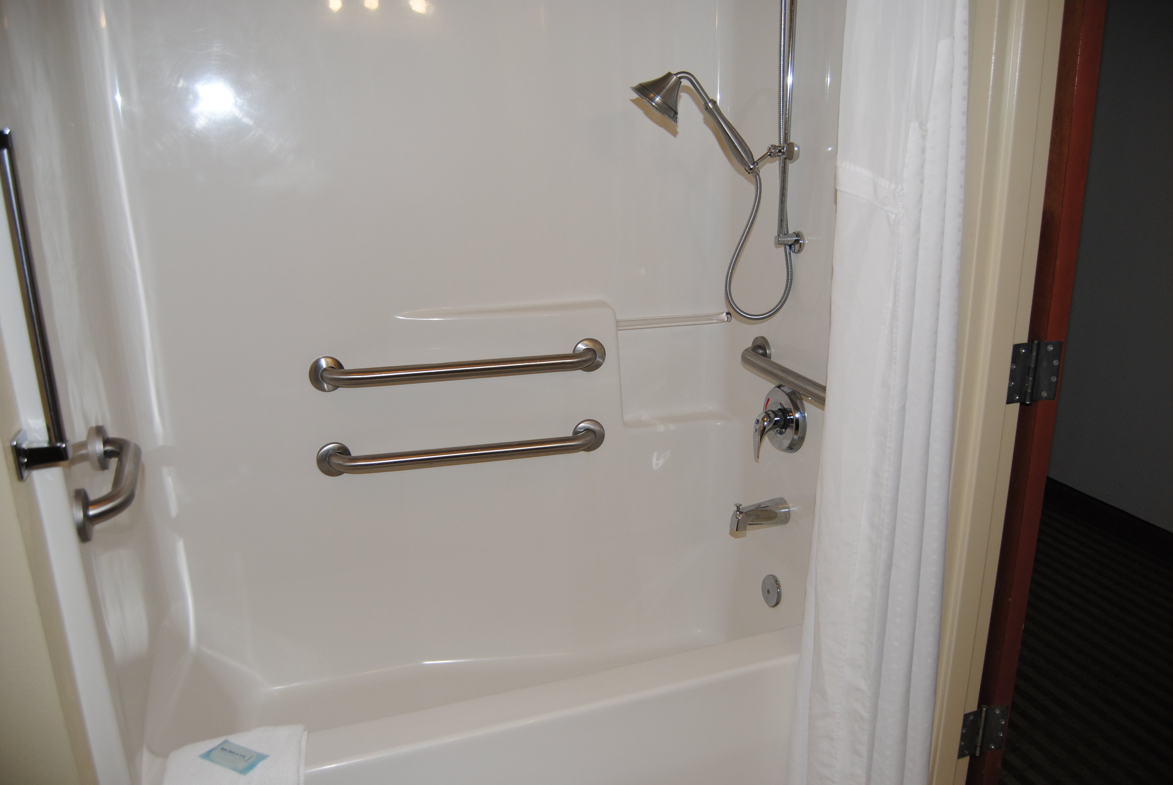 HOLIDAY INN EX STE LAKE NORMAN BY I-guestroom-Wheelchair Accessible Tub with Bars.jpg