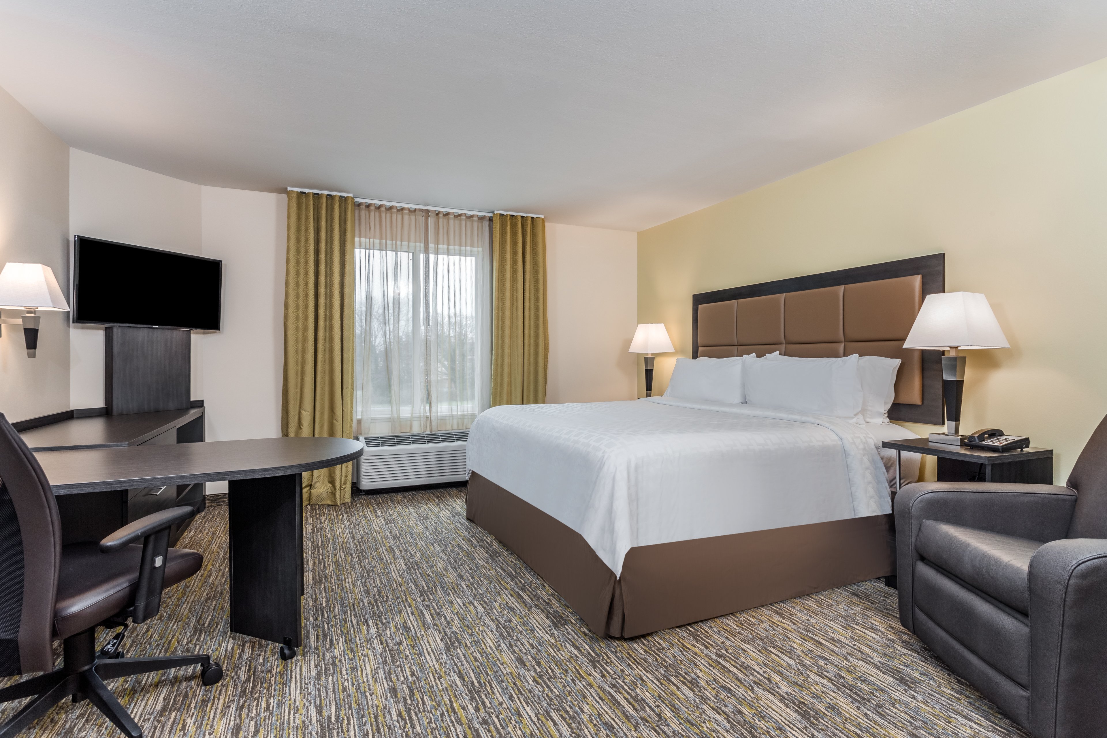 CANDLEWOOD STES BENSALEM BY IHG-guestroom-ADA King Bed Guest Room .jpg