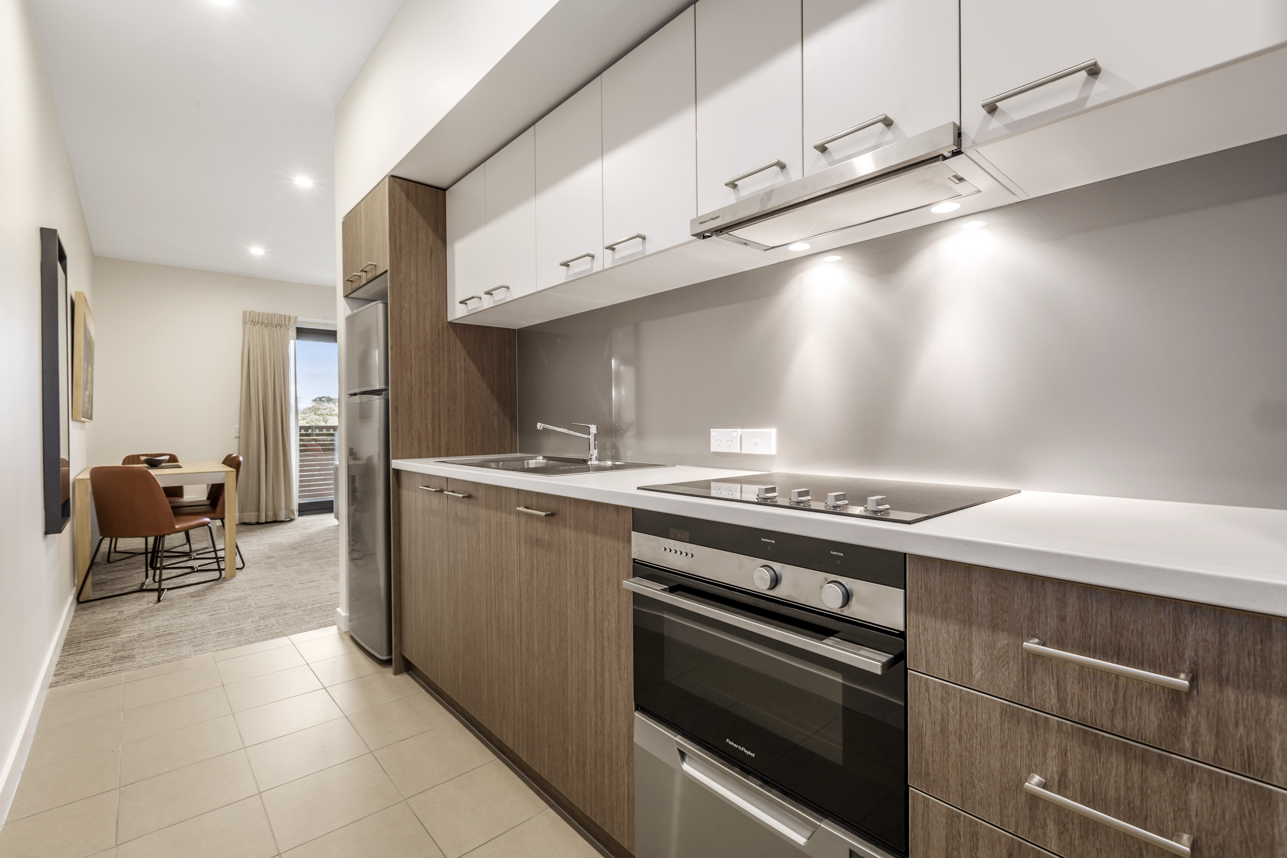 QUEST NOWRA-guestroom-1BRM Kitchen.jpg
