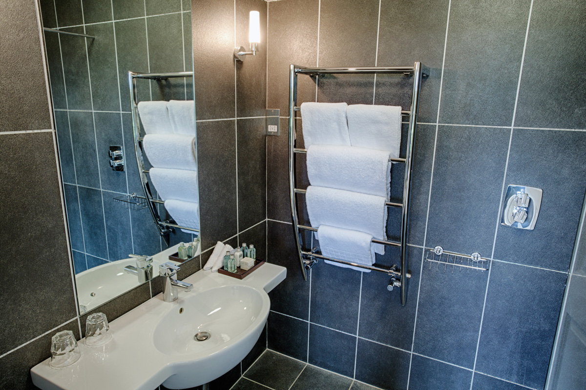 DONNINGTON GROVE-guestroom-Summer House Drench Shower.jpg