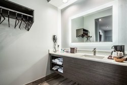  - Scottish Inn & Suites Katy - I-10, Exit 743 & 743A