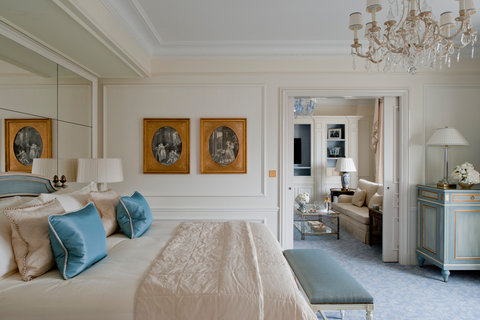 FOUR SEASONS HOTEL GEORGE V PARIS - Photo 23