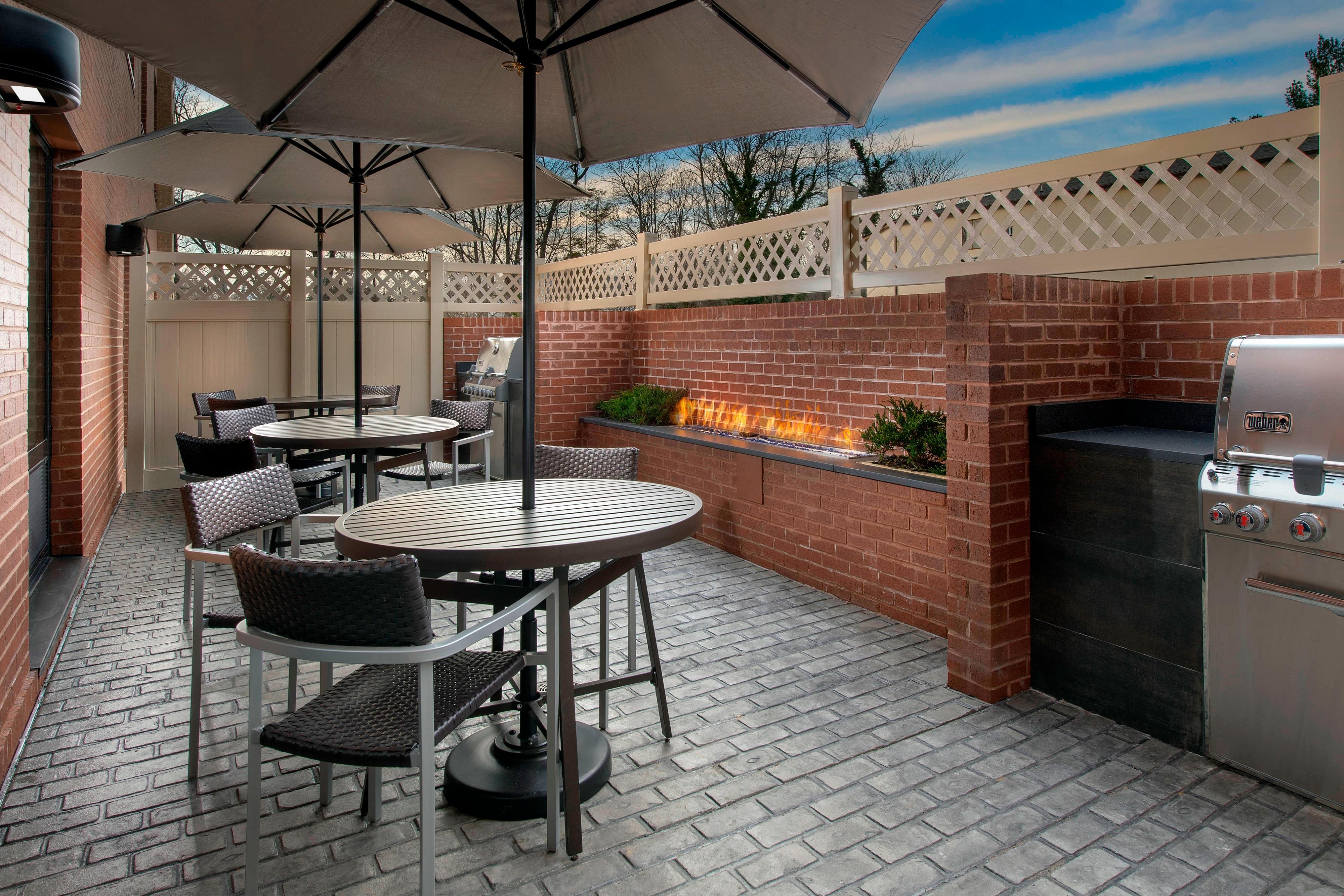 Outdoor Patio and Fire