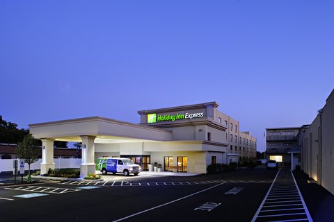 Welcome to the Holiday Inn Express Philadelphia Airport