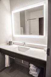  - Holiday Inn Express & Suites Alexandria - I-49, Exit 86