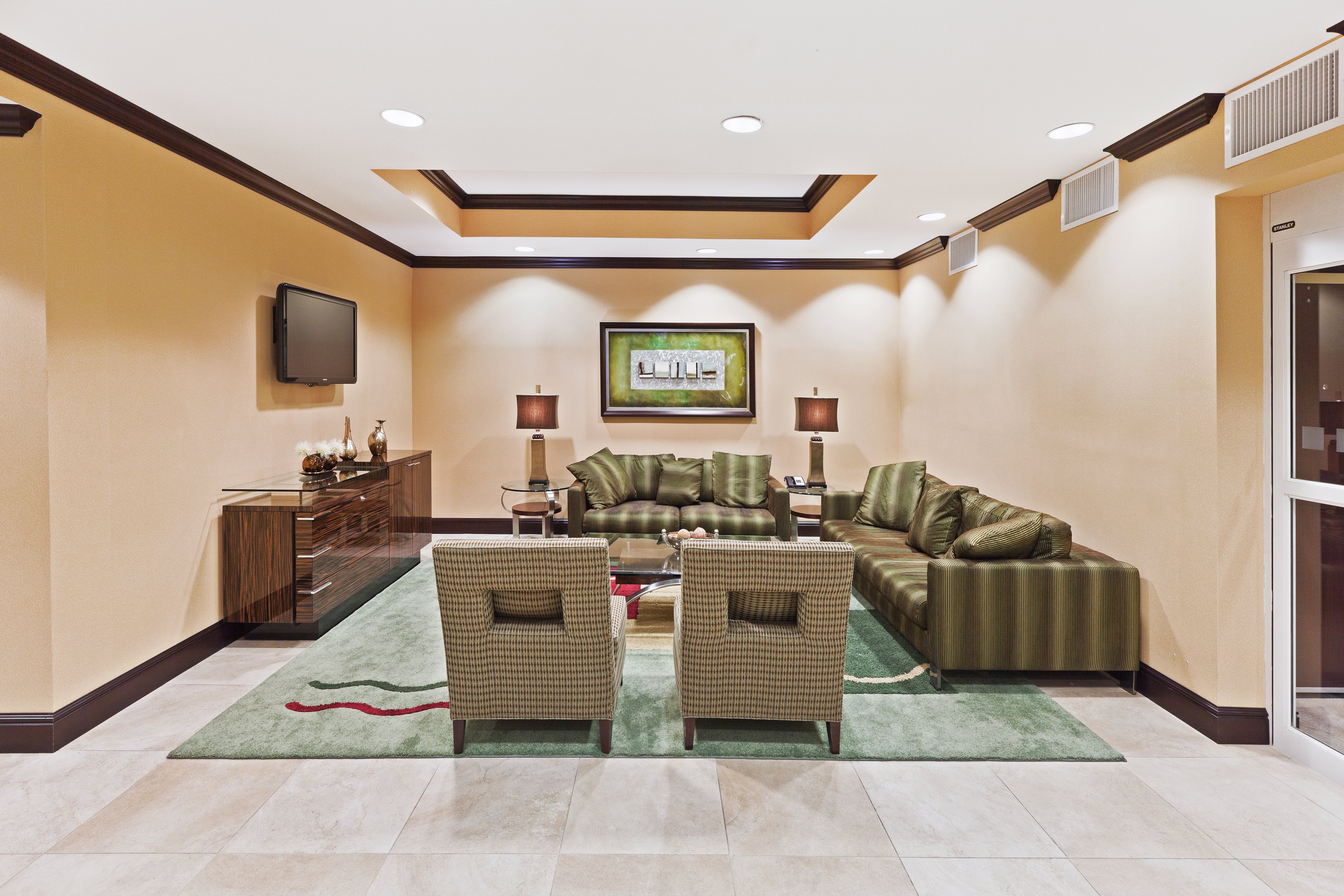 Enjoy and relax in the hotel lobby with free Wi-Fi.