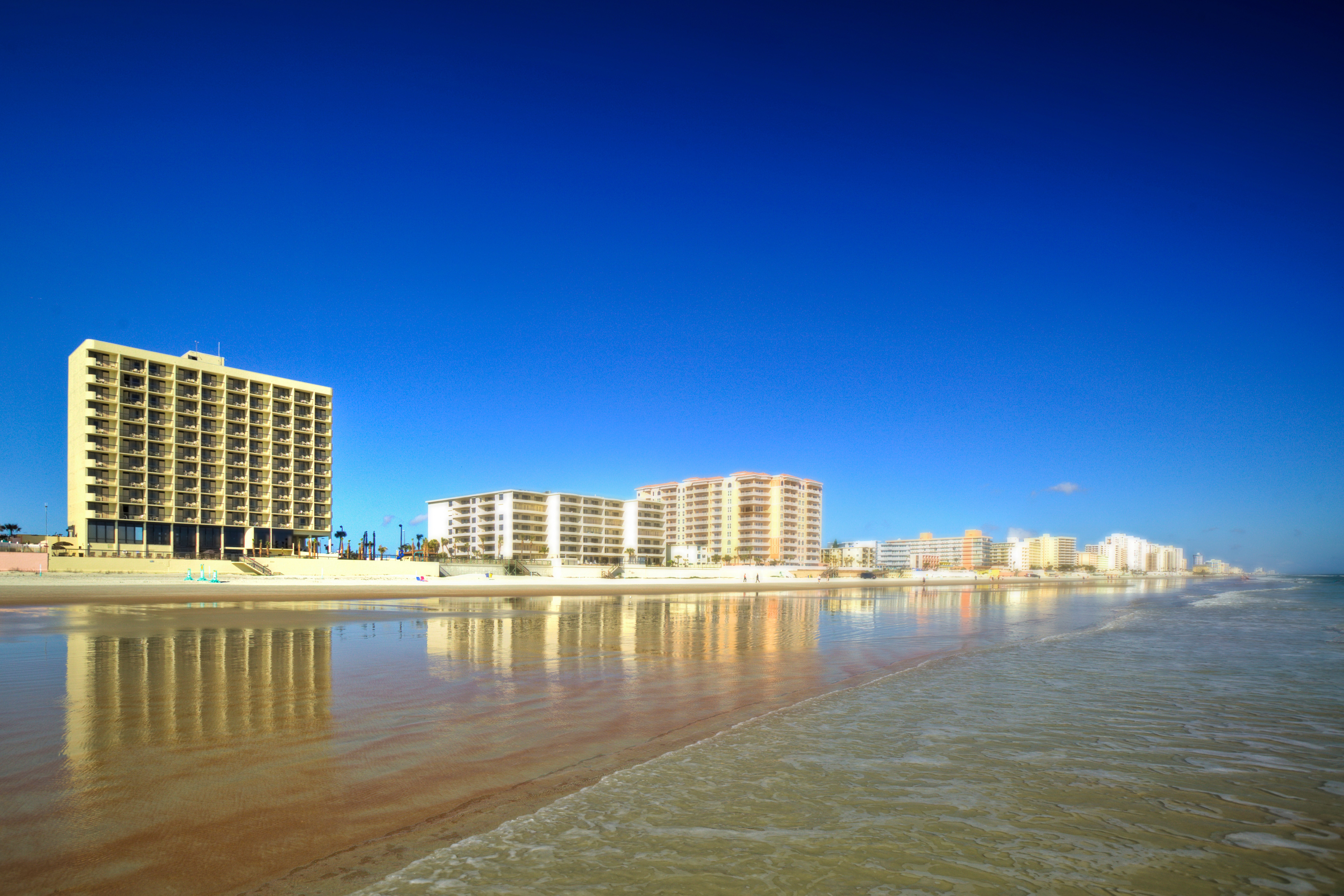 You will love our oceanfront hotel in Daytona Beach