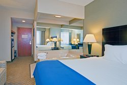  - Holiday Inn Express Sault Ste Marie - I-75, Exit 394