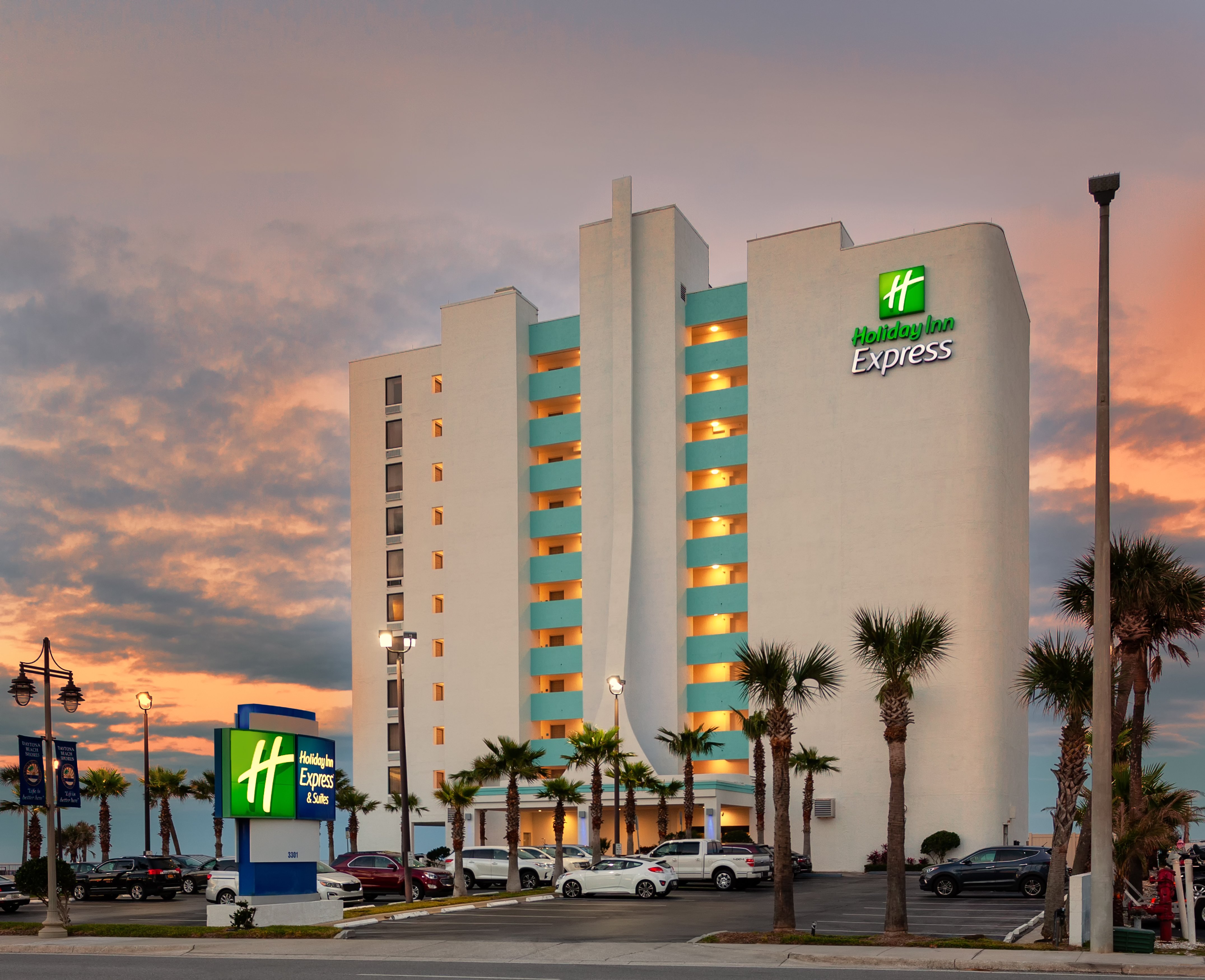 Daytona Beach hotel only minutes from Main Street