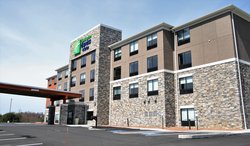  - Holiday Inn Express & Suites Clarion - I-80, Exit 62