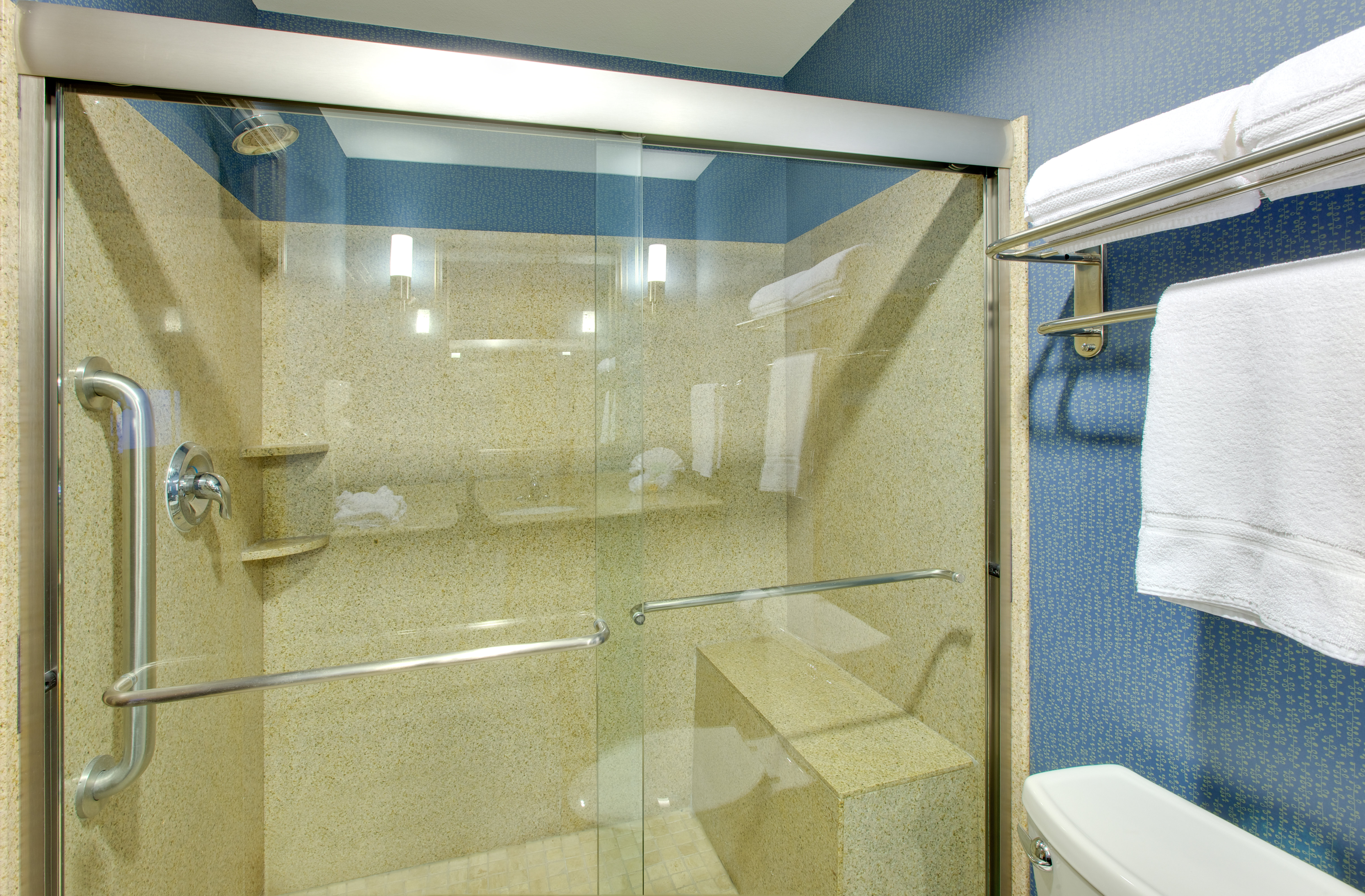 HOLIDAY INN EAST CHANNELVIEW BY IHG-guestroom-Standard Guest Bathroom shower.jpg