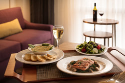  - Crowne Plaza Hotel Market Center Dallas - I-35, Exit 433B