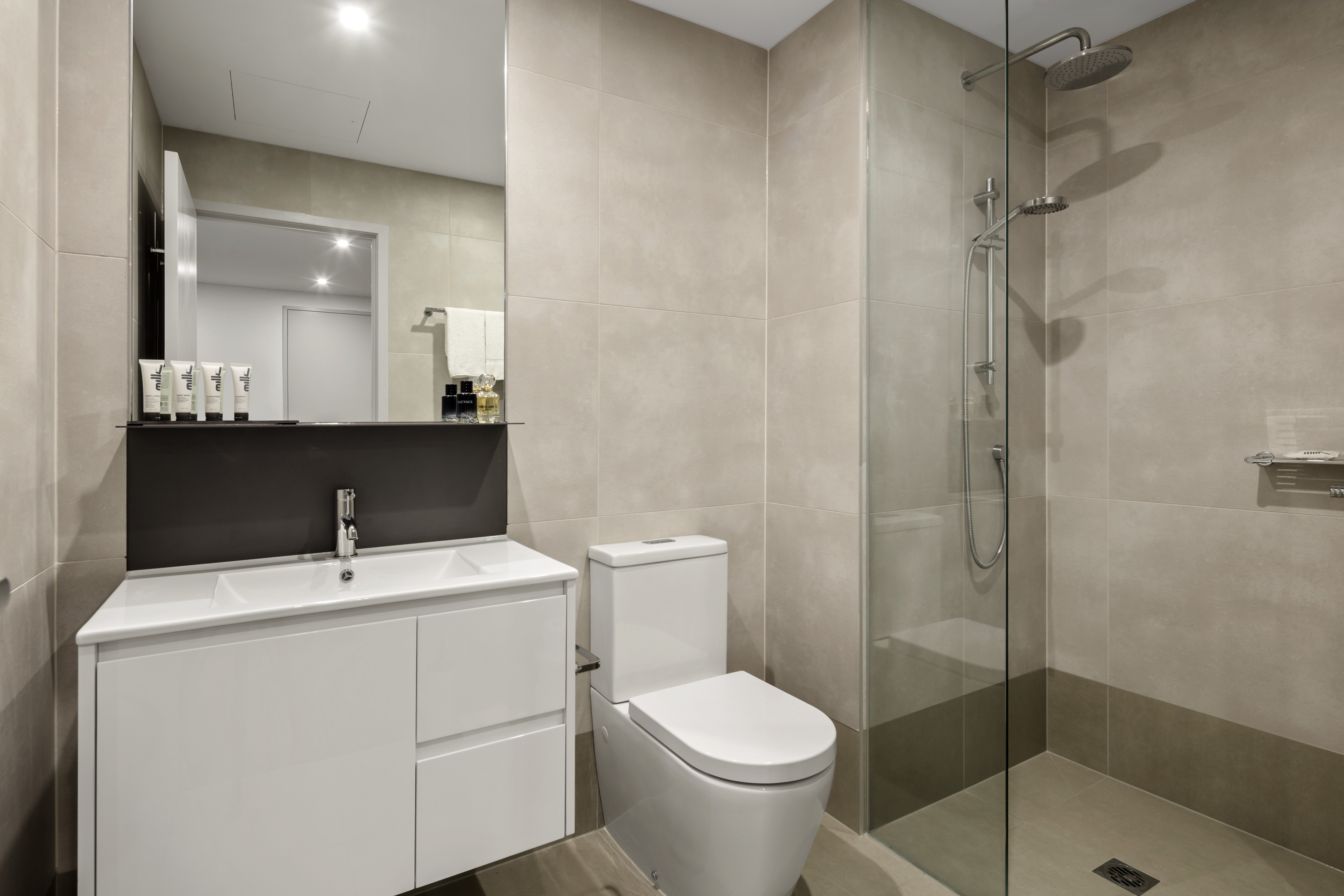 QUEST NEWQUAY DOCKLANDS-guestroom-Studio Bathroom.jpg