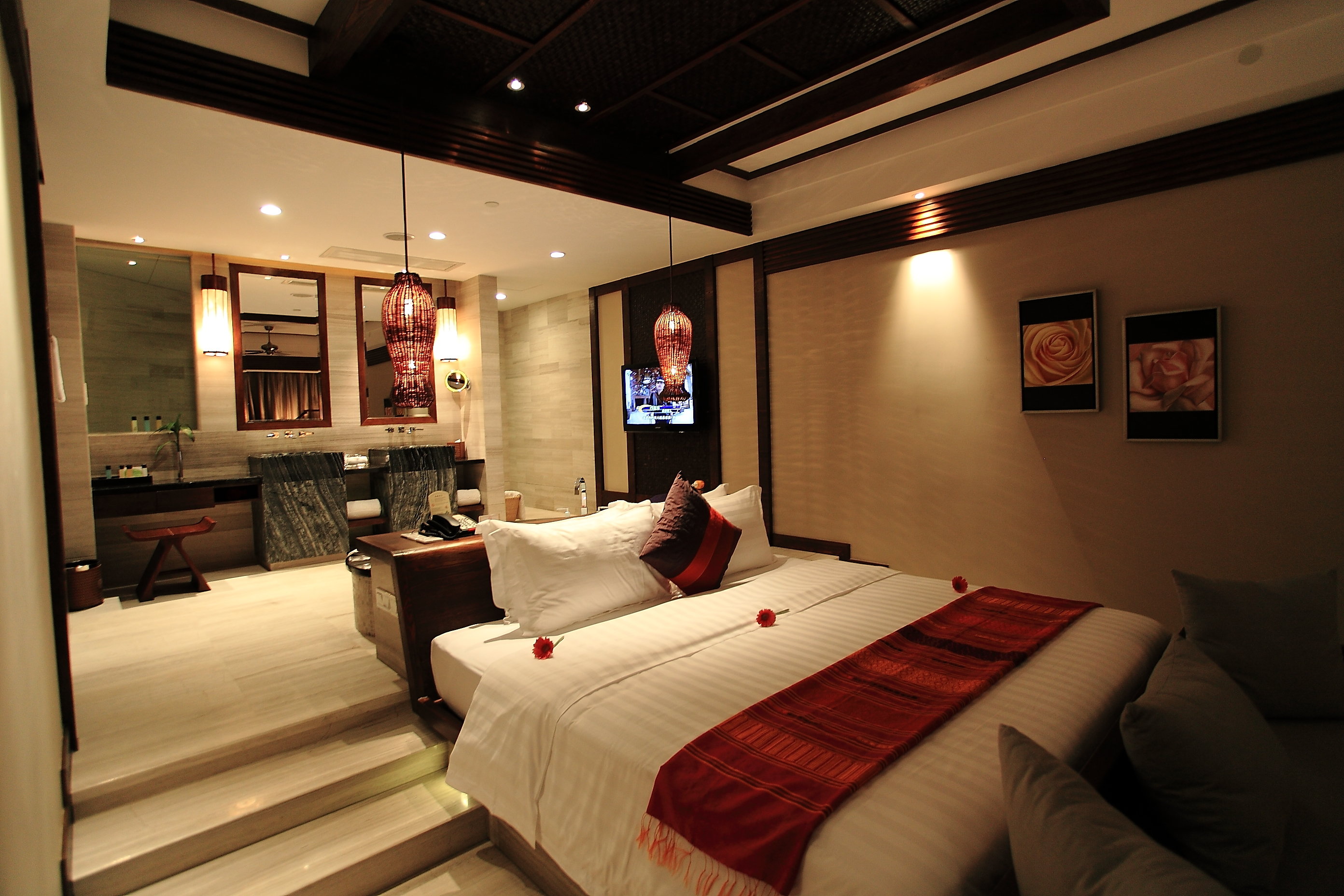 CROWNE PLAZA DANANG BY IHG-guestroom-Ocean Suite.jpg