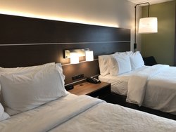  - Holiday Inn Express & Suites Hannibal