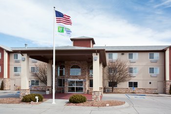 Holiday Inn Express Hotel & Suites