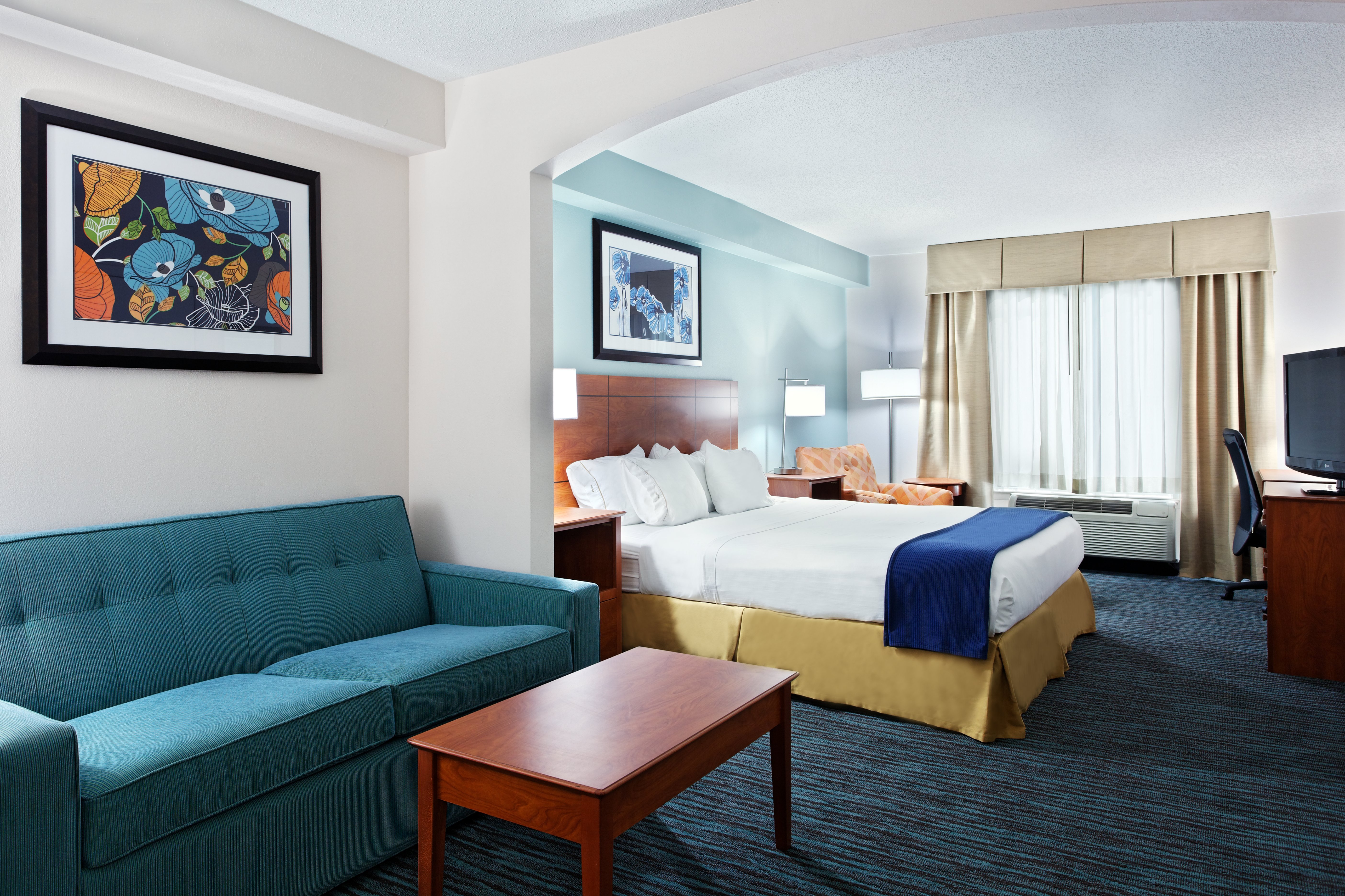 King executive rooms feature a king bed and pullout sofa.