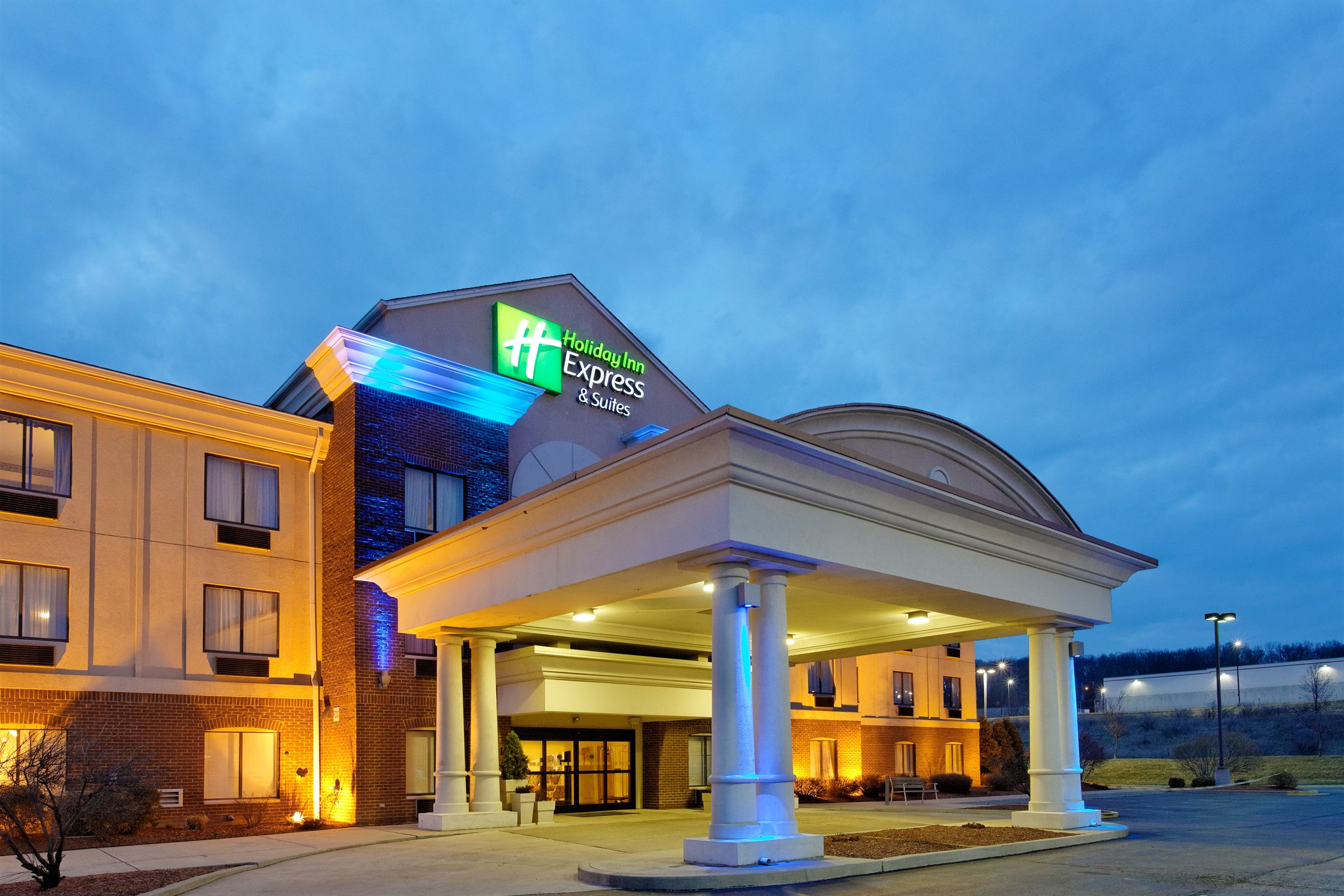Holiday Inn Express & Suites LANCASTER