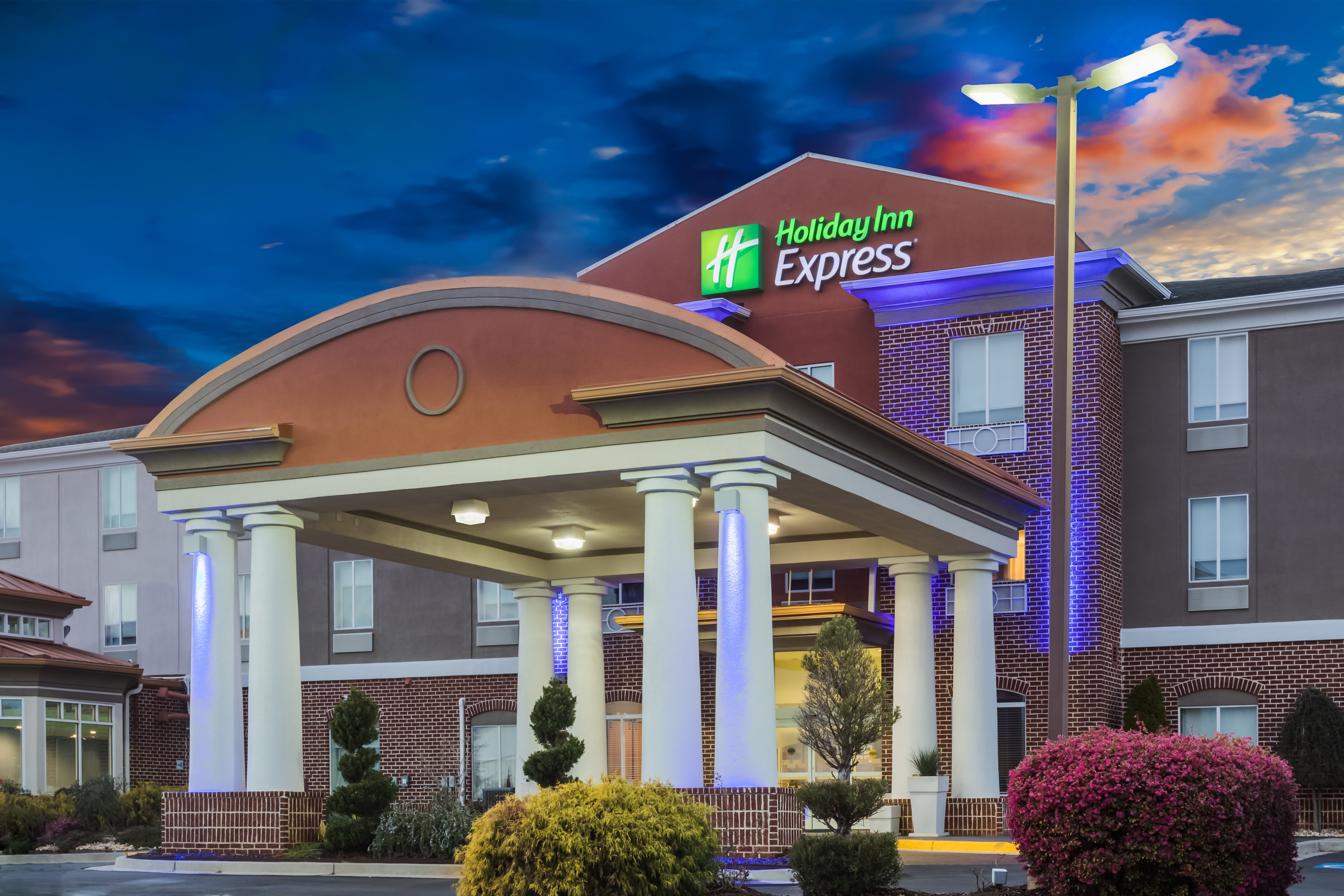 Holiday Inn Express & Suites