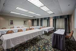  - Staybridge Suites Rockford - I-39 & I-90, Exit 15