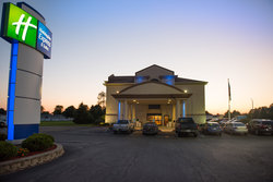  - Holiday Inn Express & Suites Wauseon - I-80 & I-90, Exit 34